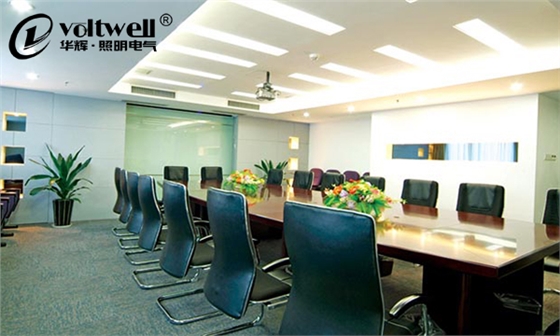 【華輝照明】淺析視頻會(huì)議室的燈光布局有什么要求？