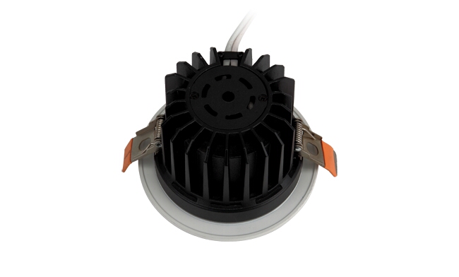 華輝照明專業LED筒燈廠家,標準的流程與質檢程序確保COB筒燈質量穩定如一。 華輝照明專業LED筒燈廠家,標準的流程與質檢程序確保COB筒燈質量穩定如一。