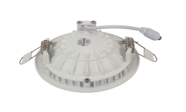 華輝照明專業LED筒燈廠家,標準的流程與質檢程序確保COB筒燈質量穩定如一。 華輝照明專業LED筒燈廠家,標準的流程與質檢程序確保COB筒燈質量穩定如一。