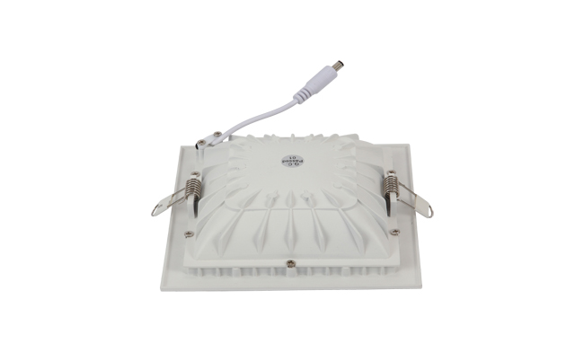 華輝照明專業(yè)LED筒燈廠家，標(biāo)準(zhǔn)的流程與質(zhì)檢程序確保COB筒燈質(zhì)量穩(wěn)定如一。