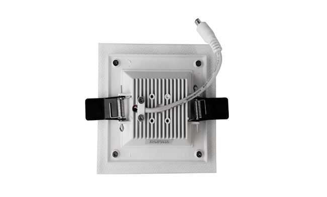 華輝照明成立于1987年，是一家專業生產面板燈,led面板燈,面板燈廠家,直發光面板燈，側發光面板燈的大型企業。