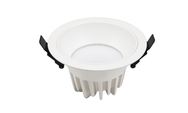 華輝照明LED筒燈驅(qū)動為恒流隔離外置驅(qū)動，便于安裝維護(hù)，與光源板實現(xiàn)完美匹配。