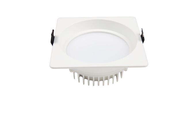 華輝照明LED筒燈驅(qū)動為恒流隔離外置驅(qū)動，便于安裝維護(hù)，與光源板實(shí)現(xiàn)完美匹配。