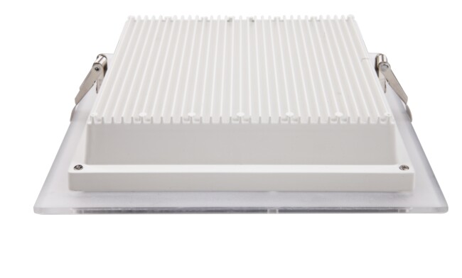 華輝照明專業LED筒燈廠家,標準的流程與質檢程序確保COB筒燈質量穩定如一。 華輝照明專業LED筒燈廠家,標準的流程與質檢程序確保COB筒燈質量穩定如一。